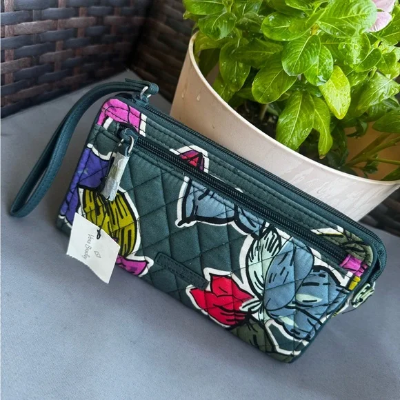 Vera Bradley RFID Front Zip Wristlet in "Falling Flowers" NWT & Care Card - Picture 1 of 3